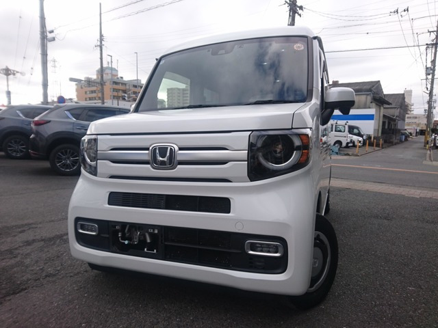 N-VAN +スタイル ファン 4WD 