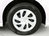 【ホイルキャップ】純正ホイール装着車です。キャップですので万が一キズをつけても簡単に交換可能です。