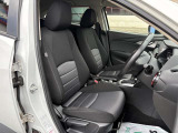 【運転席】運転席やその他のシートに座っていただき、エンジンをかけていただく事も可能です。
