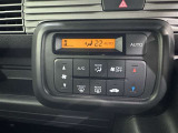 オートエアコン付きなので一度、気温を設定すれば自動的に過ごし易い温度に調整してくれますよ。 車内をいつでも快適空間にしてくれます。