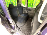 後部座席も気になるようなキズ・汚れやへたり等、大きなダメージはなく、良好な状態です。