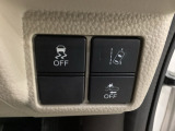 Hondaセンシング用の、VSA(ABS+TCS+横滑り抑制)解除とレーンキープアシストシステムのメインスイッチなどはハンドルの右側に装備しています。