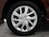ホイールは車のデザインにマッチした専用タイプです。