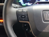 ステアリングスイッチ付き。前方から目を離すことなく操作することが可能です。