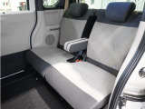 【セカンドシート】ゆったり快適に座っていただけますので、楽しくドライブに参加できます。