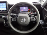 ハンドル左側にはオーディオ操作が出来るオーディオリモートコントロールスイッチ、右側にはHonda SENSINGとオートクルーズコントロールのスイッチを装備!