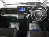 運転にかかわる様々な操作を安全に行えるように視点移動が少なく、操作性に配慮されたスイッチ類が凝縮されたコクピットです。