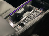 ワンアクションでスムーズな運転を支援する、エレクトリックギアセレクターに、パーキングブレーキは、電子制御パーキングブレーキです。