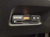 ハンドルの左下にETC2.0がついています。高速道路の料金所の通過も楽々です。 カードの取り出しもしやすい場所についています。