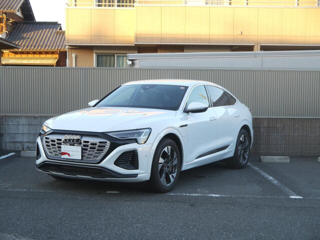 Q8スポーツバック e-tron55 クワトロ Sライン 4WD
