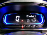 とっても見やすいメーターです。夜間時はラグジュアリーな気分にさせてくれる照明が魅力ですので、夜のドライブも楽しみになりますよ♪