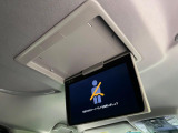 【フリップダウンモニター】大画面モニターで後席でもエンタメをお楽しみいただけます。小さなお子様にも大人気の装備です♪
