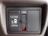 運転席からもスライドドアをボタン操作でスピーディーに開閉できます!またスマートキーでも操作できるので便利です。