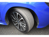 純正18インチアルミホイル/タイヤサイズは225/45R18です