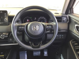 ステアリングヒーターが付いています。寒い季節にハンドルを温めてくれる快適装備です!