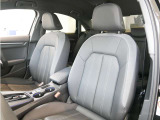 ひとたびシートに腰を沈めれば、ゆったりとした空間の広がりを感じさせてくれるAudiのキャビン