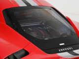 エンジンフードからは720psを発揮するV8ツインターボエンジンをご覧いただけます。