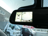 バックミラーの中にアラウンドビューモニター液晶が内臓