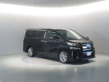 広々とした車内空間に優れた燃費性能。更にデザインも上質で人気のお車です!