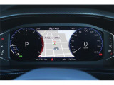 デジタルメータークラスターDigital Cockpit Pro。基本の速度計とタコメーターの表示に加え、ナビを大きく表示することもできます。画面の切り替えはステアリングホイールのボタンで簡単に操作できます。