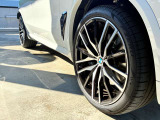 BMW純正アルミホイールです。納車時にはアルミホイールコーティングも承っております!是非ご検討下さいませ。