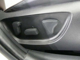 パワーシート搭載。微妙な調整が手軽にでき、ピッタリのポジションで運転することが可能です。