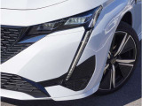【ヘッドライト】省電力で長寿命の明るく運転しやすいLEDヘッドランプです。明るく照らすので暗い夜道からお客様を守ってくれます。