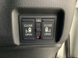 リアドアは乗り降りに便利な両側電動スライドドアです。また運転席に座っていながらスイッチ操作で自在にスライドドアを開け閉めできます。