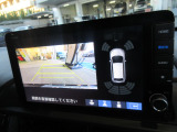 安心して車庫入れができる、リバース連動リアカメラが装着されております。狭い駐車場はもちろん、雨の日や夜間でもストレスなく運転して頂けます。