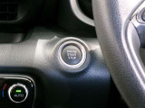 スマートキー装備車なので、キーを取り出さなくてもエンジン始動が可能です。