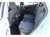 リヤシート。乗車定員5名。