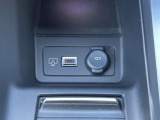 センターコンソールにはUSBと12Vソケット