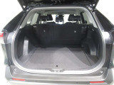 大きく開くラゲッジスペースです。左右独立でリアシートが倒れるので長尺の荷物も積むことが可能です。