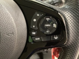ハンドルにHondaセンシング系のクルーズコントロールやレーンキープアシストなどの操作スイッチが装備されています。ハンドルから手を離さず安全に操作できます。