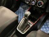 【フロアシフト】シンプルで操作性に優れたフロアシフト。
