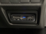 ハンドルの右下にETCがついています。高速道路の料金所の通過も楽々です!。 カードの取り出しもしやすい場所についています。