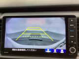 バックでの車庫入れも安心です! リアカメラが付いているバックモニター付のナビを装備しております。操作線もついており距離感も画面から確認できます。