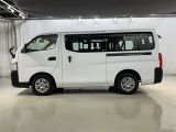 色は人気のシロです。