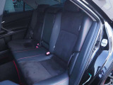 広々とした2列目は居住性が高く、快適なドライブが楽しめます♪