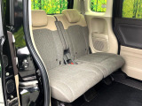 後部座席も気になるようなキズ・汚れやへたり等、大きなダメージはなく、良好な状態です。
