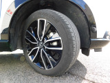 純正アルミホイール・18インチタイヤ(前)を装着しております!安心のパンク保証はじめました!知識と技術豊富な当店のベテランスタッフがお客様を全力でサポートいたします!