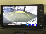 バックモニター付きで、車庫入れやバック時の後方確認をサポート。