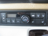 フルオートエアコン付きです。1年中どんな季節でも快適温度に設定が出来るのでドライブや通勤が楽しくなります。