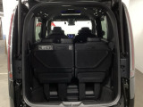 コンパクトボディーなのに、荷室はこんなに広々!たくさん荷物が積めますよ。