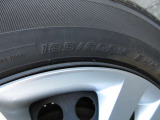 タイヤサイズは、185/60R15です。