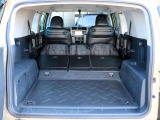 2列目シートを倒せば荷室が更に広がりますのでサーフボードやスノーボード等、長物も積めます♪