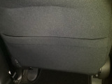【収納】後部座席収納。散乱しがちな小物を収納するのに便利です。