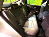 後部座席も気になるようなキズ・汚れやへたり等、大きなダメージはなく、良好な状態です。