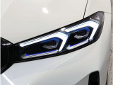BMWの伝統の丸目4灯ヘッドライトでございます。LEDライトで視認性もよく明るく安全性の向上につながります。