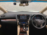 操作性に優れた運転席となります!小物入れや各ボタンの配置にこだわり、使いやすいです!座り心地もよく視認性も良好なのでロングドライブもお任せ下さい!